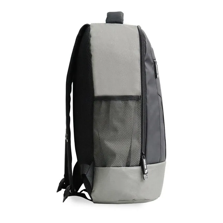 Vista lateral da mochila Mormaii MOR-2774 preta mostrando bolso lateral em tela e alças acolchoadas